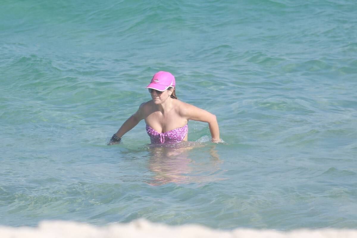 Depois, para se refrescar, entrou no mar