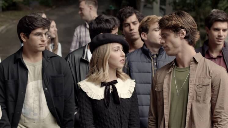 Após uma discussão com Gustavo durante a viagem, Mirela começou a desconfiar do comportamento do namorado. Ela notou a ausência do menino durante o passeio em um parque. Gustavo estava com Nicole, mas se escondeu antes da namorada chegar