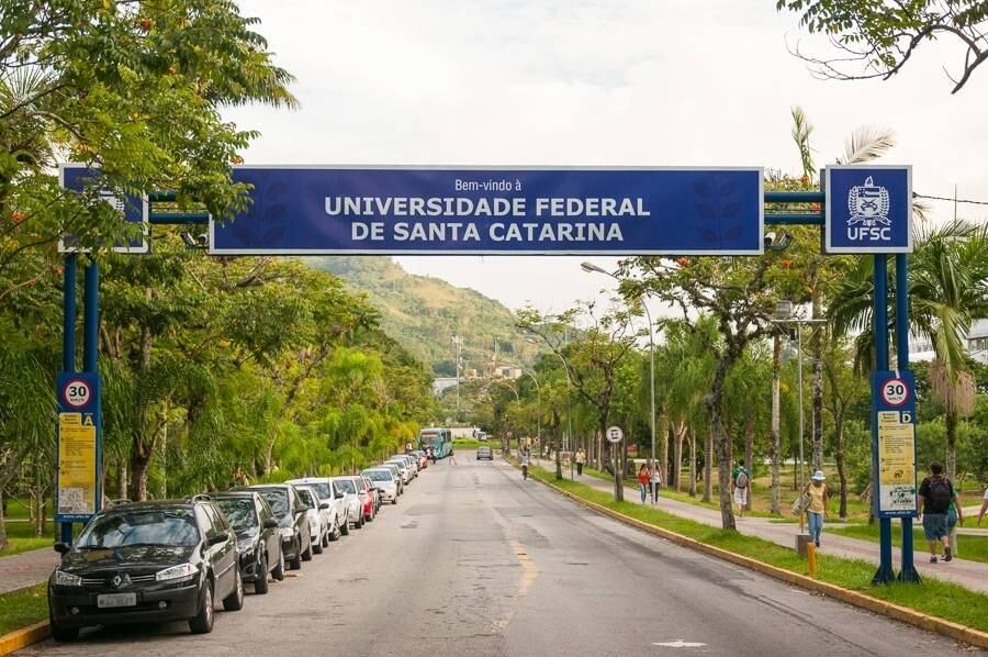 Tribunal autoriza retorno à UFSC de professor