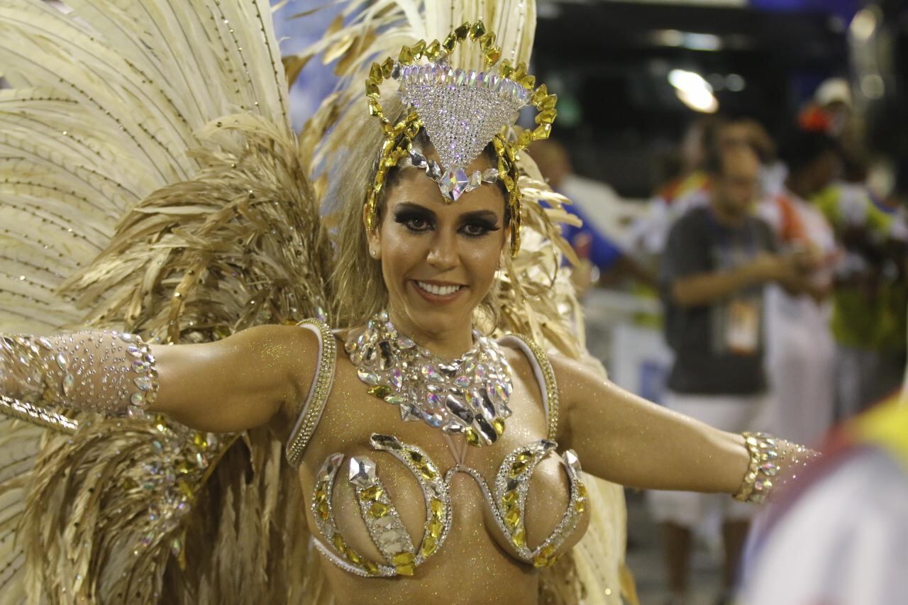 A Inocentes de Belford Roxo desfila na noite deste sábado (6) no Grupo A do carnaval carioca. Mulher Melão, rainha da bateria da escola, se destacou na Sapucaí com uma bela fantasia com penas douradas

Acesse o R7 Play e assista à programação da Record quando quiser
