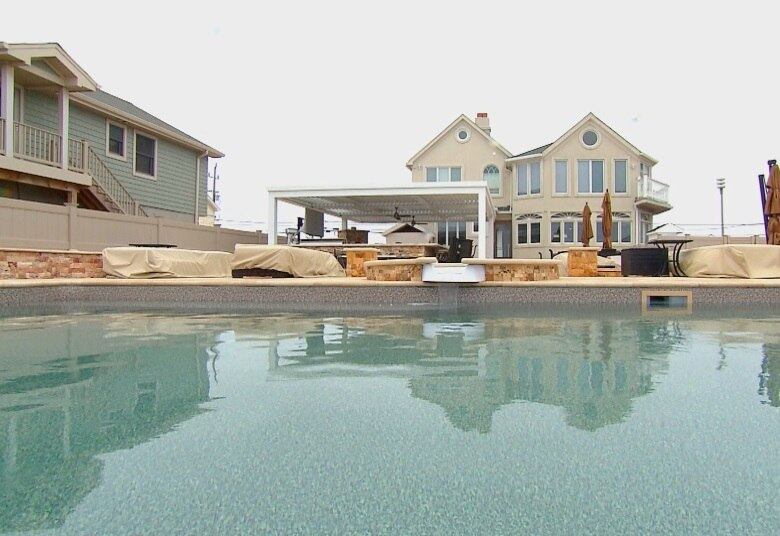 E ainda: qual o presente que Gugu levou do Brasil para dar ao confeiteiro mais querido do mundo? Descubra quarta-feira (27), às 22h45, após A Fazenda — Nova Chance, na Record TV
