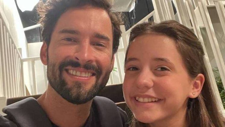 De Gênesis para Todas as Garotas em Mim
Willian Mello e Clara Martins interpretaram Gerson e Izebel na
superprodução Gênesis. Novamente nos papéis de tio e sobrinha, eles darão vida a Raul e Melissa na ficção