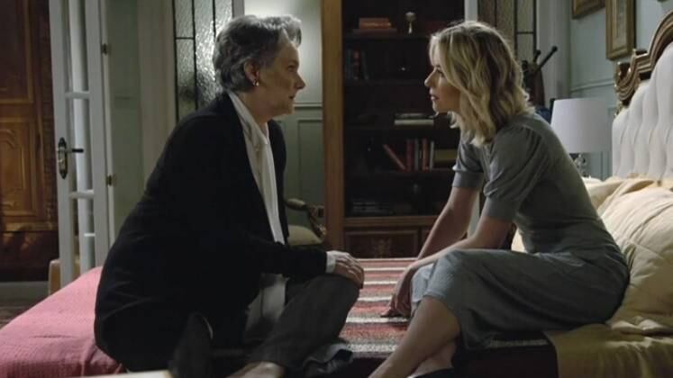 Fernanda tem uma relação forte e bonita com Norma (Selma Egrei). Por ter perdido a mãe ainda muito nova, a jovem sempre buscou apoio e os conselhos da avó, que não esconde sua admiração pela neta. A troca de elogios entre as duas é de deixar qualquer um comovido