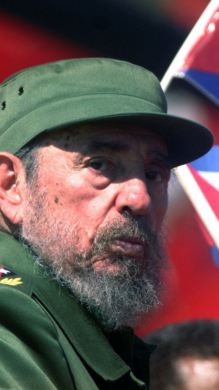 Fidel Castro começou a escrever em março de 2007 análises sobre diversos temas, tanto nacionais como internacionais, em uma coluna que batizou como "Reflexões do companheiro Fidel"