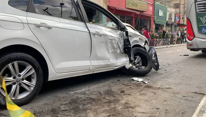 Suspeito atingiu outros veículos que estavam estacionados