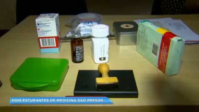 Estudantes clonaram o carimbo médico de um professor