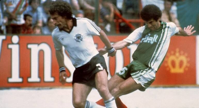 Alemanha 1 x 2 Argélia — 1982 — A sempre forte Alemanha teve uma grande surpresa logo na estreia. Os alemães sofreram contra o time comandado pelo craque Madjer e caíram por 2 a 1, mas tiveram tempo de se recuperar e ainda avançarem em primeiro lugar no grupo