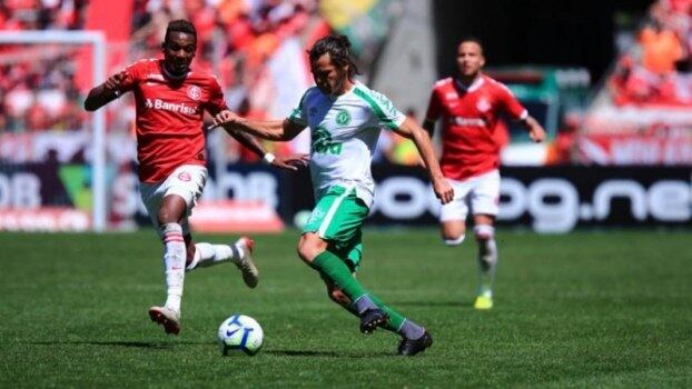 Internacional x Chapecoense - Edenílson e Camilo