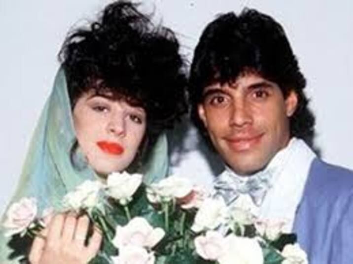 Essa foto é tão maravilhosa que é difícil eleger o melhor elemento. Desde o fato de Cláudia Raia já ter sido casada com Alexandre Frota até o cabelo da atriz, é impossível escolher um só 