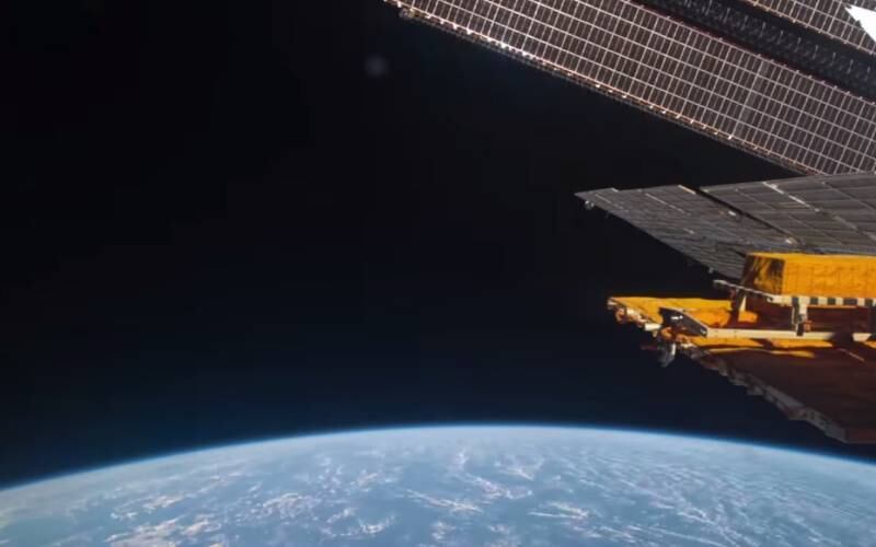 Pessoas em aviões e astronautas teriam mais chances de sobreviver em um primeiro momento. Mas ninguém os receberia de volta na Terra
