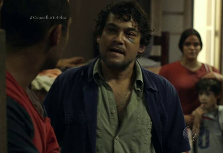 Peixoto, que cuida de um dos abrigos, se desdobra para manter a ordem em seu local de trabalho, mas é impossível