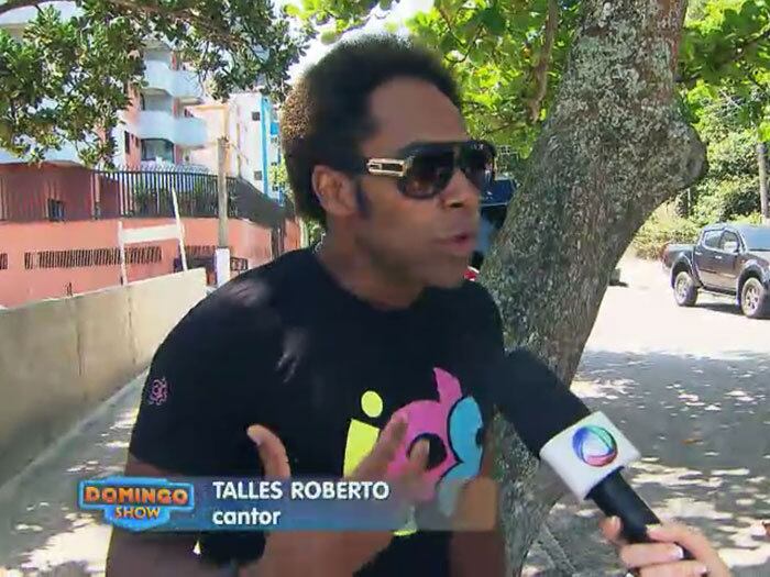 "A gente não tem noção Como Deus
usa a vida da gente pra mudar a vida de outras pessoas. Eu falo que eu enxergava a vida preto e branco..." 


+ ASSISTA: Sonho realizado! Músico tirado das ruas canta ao lado do ídolo no Domingo Show

+ Aproveite e confira as matérias do programa Domingo Show

+ Já curtiu a página do Domingo Show no Facebook? É só clicar!

+ Siga o Domingo Show no Twitter e receba todas as notícias do programa
