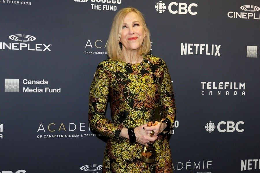 Catherine O'Hara venceu prêmio de Melhor Atriz