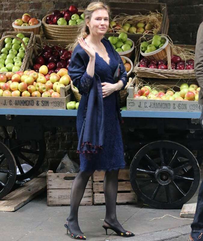 Renée Zellweger também já se arriscou para ficar com o corpo em forma ela emagreceu 10Kg após viver Bridget Jones apenas chupando gelo. No intervalo das refeições, a atriz chupava cubos de gelo para eliminar a fome