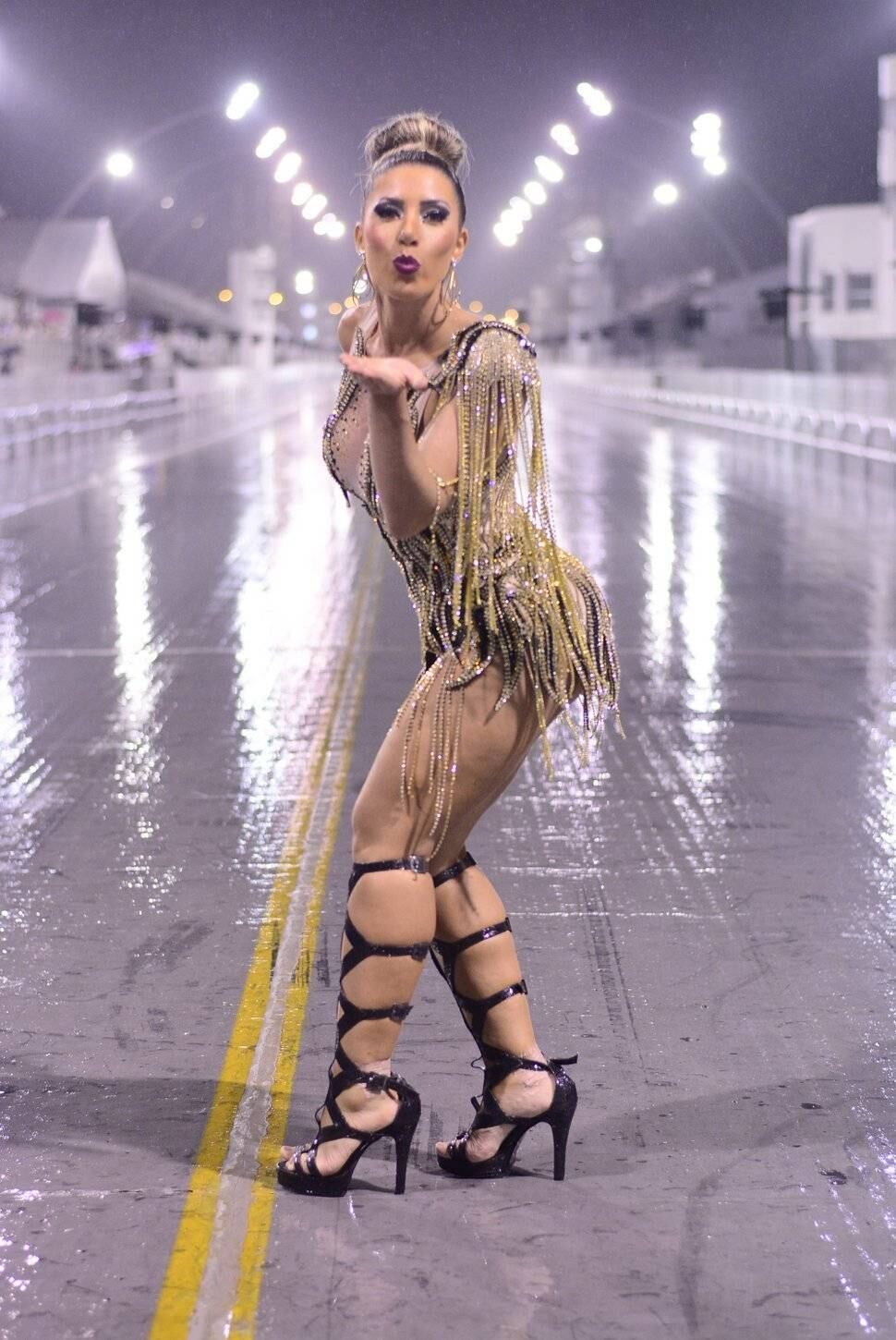 Quem não podia faltar era Tati Minerato