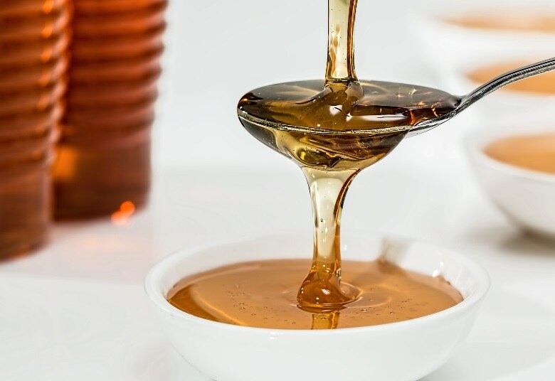 Um alimento facilmente encontrado nos supermercados é um verdadeiro aliado no combate a doenças respiratórias. Autoridades de saúde do Reino Unido orientam que o mel pode ser uma alternativa para quem quer melhorar das tosses e outras doenças