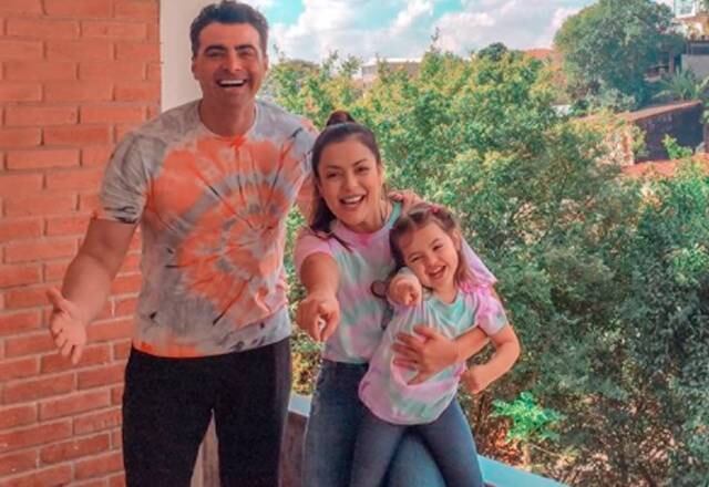 Li Martins e JP Mantovani
Os ex-peões se conheceram em A Fazenda 8 e levaram o romance para frente. Li ficou grávida, mas anunciou a separação no quinto mês de gestação. Um ano após o término, o casal voltou a ficar junto e vive postando momentos fofos com a filha, Antonella!