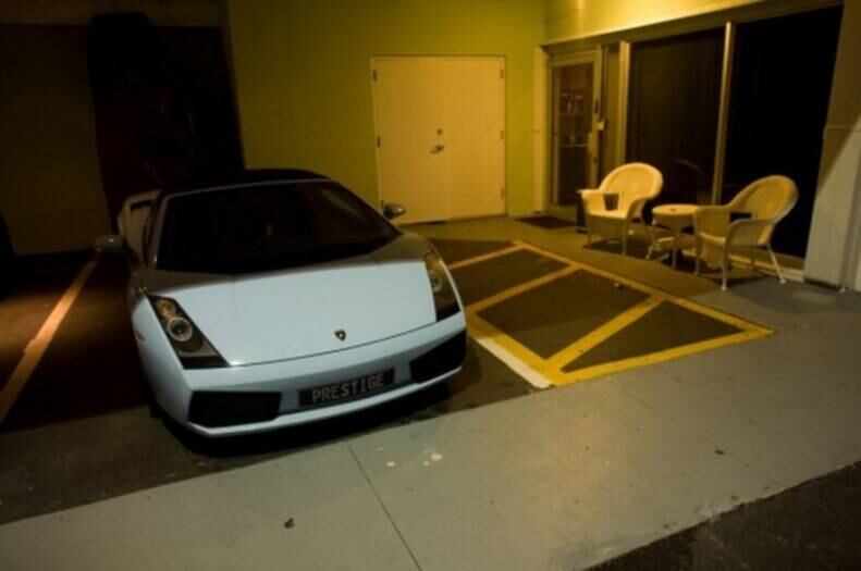 Mulher também gosta de carrão! A Lamborghini Gallardo aí pertence à Missy Elliot