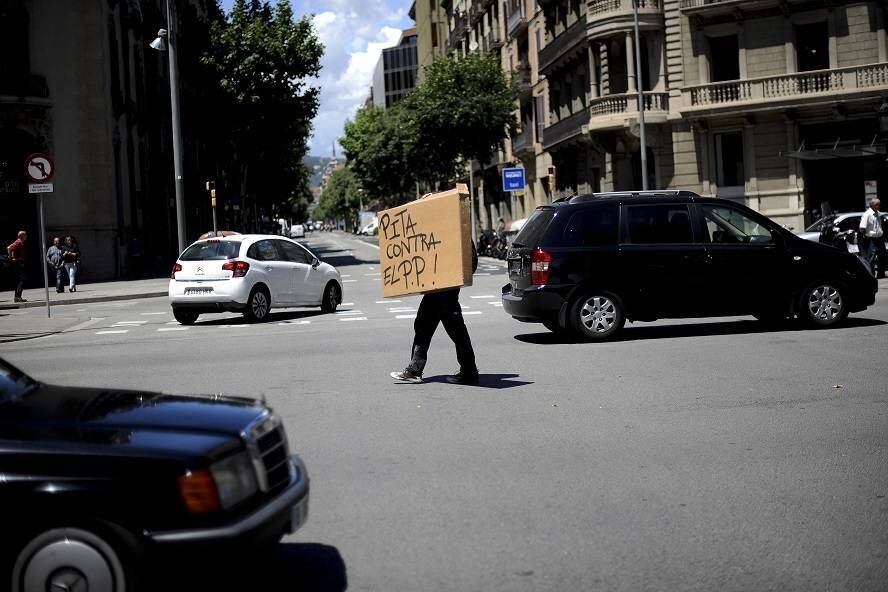Civis protestam nas ruas da Espanha contra as votações parlamentares da União Europeia que acontecerão no próximo fim de semana. 

Neste caso, os protestos pedem que os próximos governadores deem atenção aos grupos separatistas que atuam na Europa 