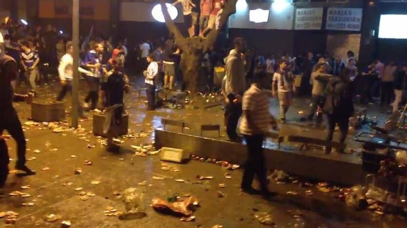 Torcedores brasileiros e argentinos entraram em confronto em uma praça de Belo Horizonte, em Minas Gerais