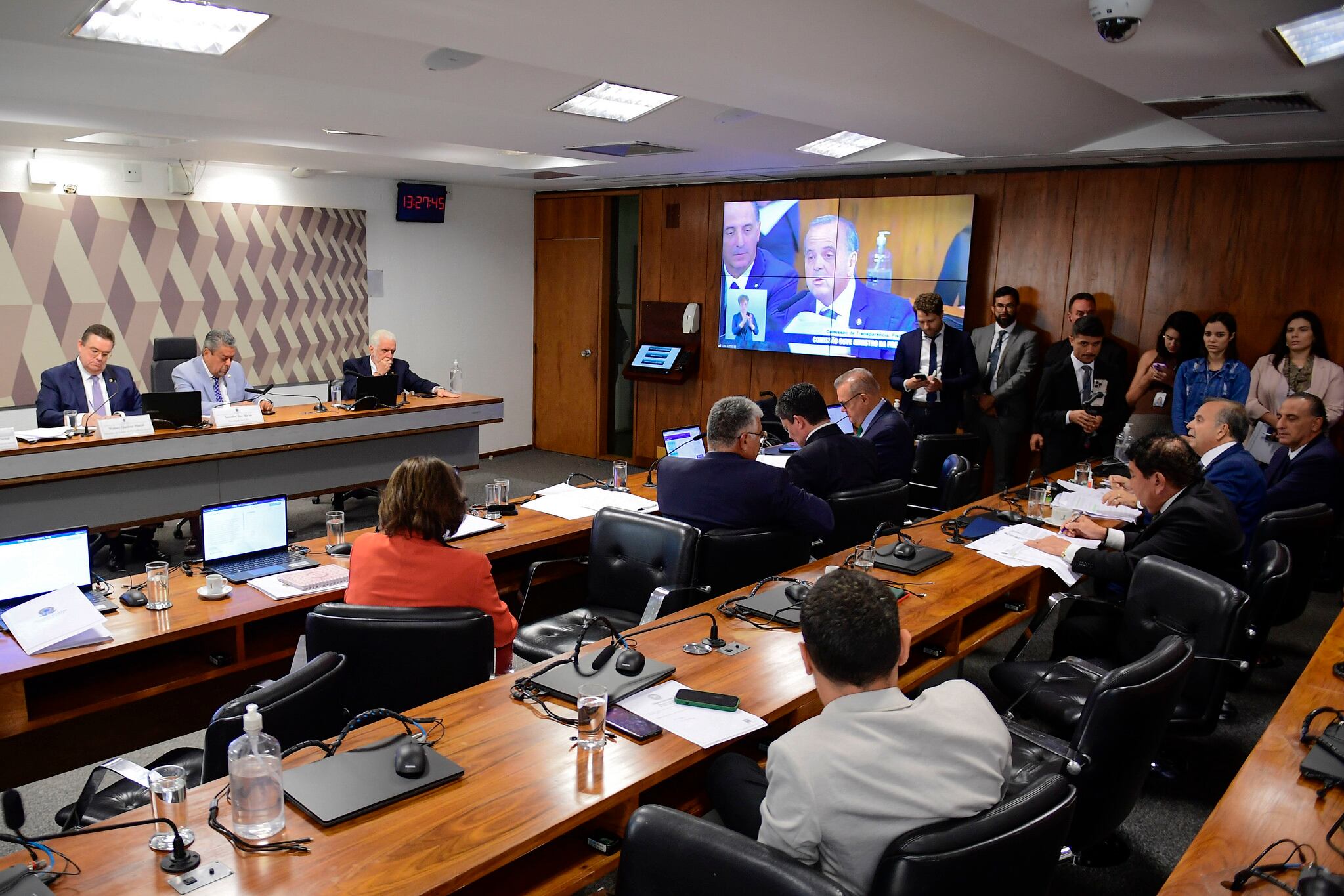 Comissão do Senado interrogou ministro da Previdência, que defendeu abertura de CPMI