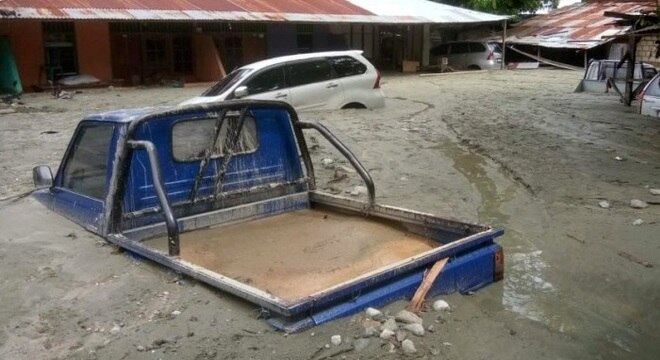 Buscas por possíveis vítimas ainda continuam, disseram autoridades