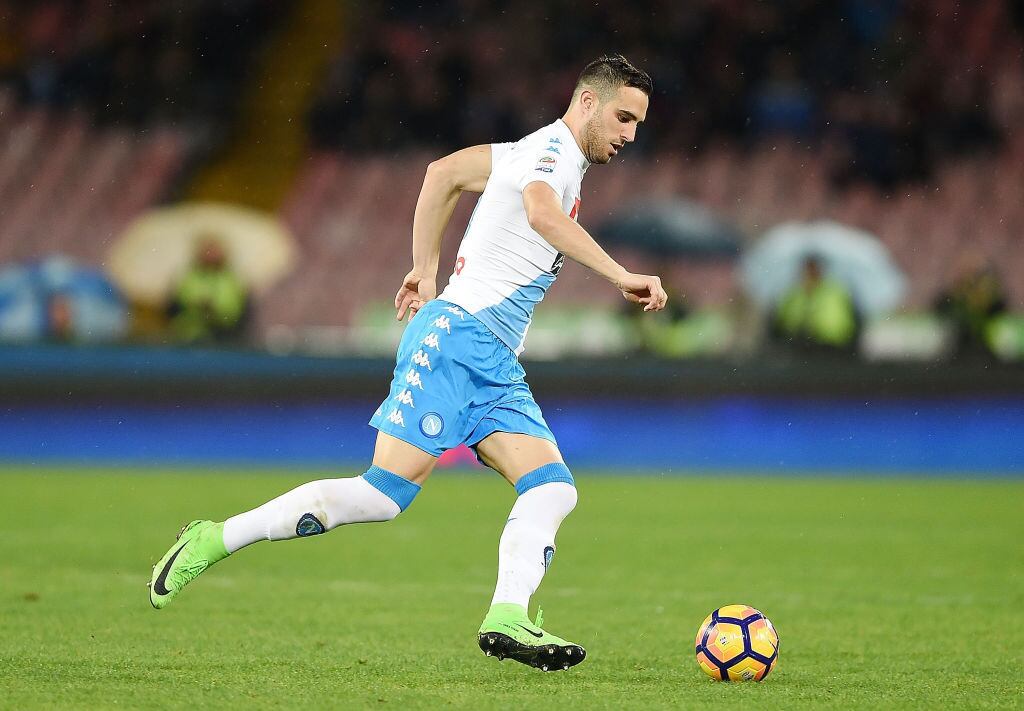 O zagueiro Nikola Maksimovic custou ao Napoli 20 milhões de euros (R$ 73,6 milhões). Ele passou a última temporada emprestado ao clube pelo Torino, transação pela qual o time de Nápoles já havia desembolsado 5 milhões de euros. Agora, a equipe que terminou o último Campeonato Italiano na terceira posição decidiu mantê-lo no elenco