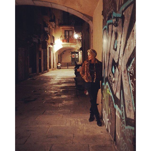 O pedido de casamento foi feito em Saint-Paul-de-Vence, na França

Natallia Rodrigues ganha beijinhos e carinhos do namorado em teatro

