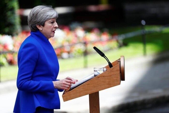 Theresa May já se reuniu com rainha Elizabeth e deve formar coalizão com unionistas da Irlanda do Norte