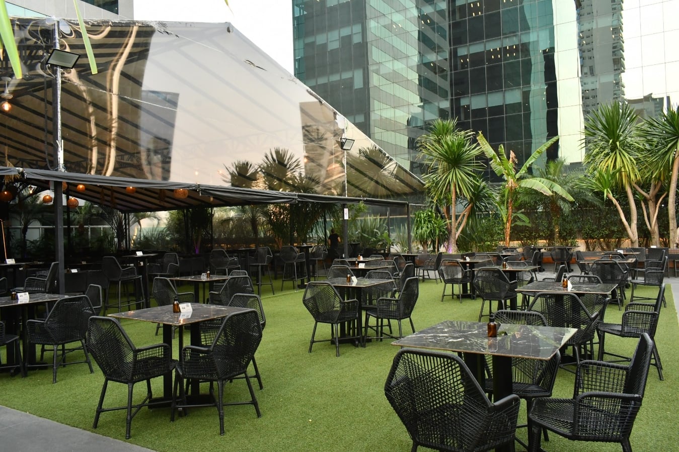 Sky Hall Terrace, com cardápio assinado pelo chef Martin Casilli
