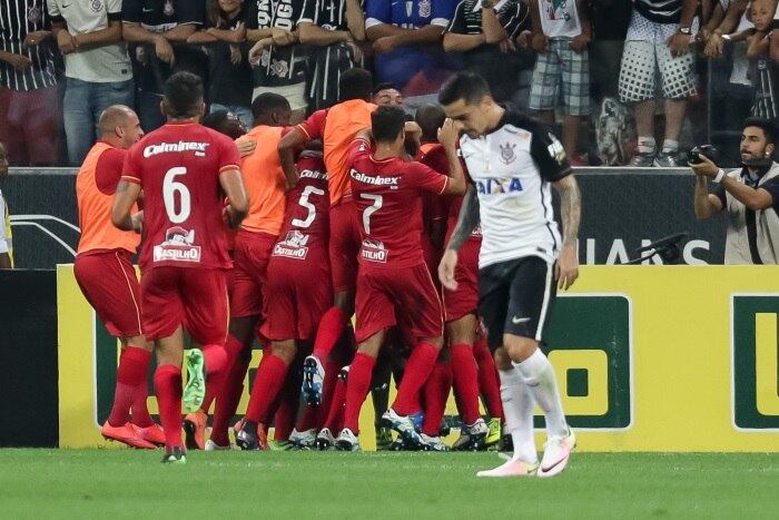 Outra eliminação do Corinthians jogando em casa também é recente. No dia 23 de abril, o Timão caiu para o modesto Osasco Audax, nos pênaltis, pelas semifinais do Campeonato Paulista 2016