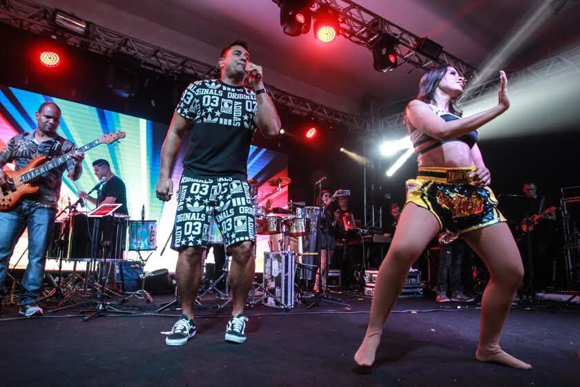 Anitta estava sentindo a música, como todo mundo faz em shows de axé