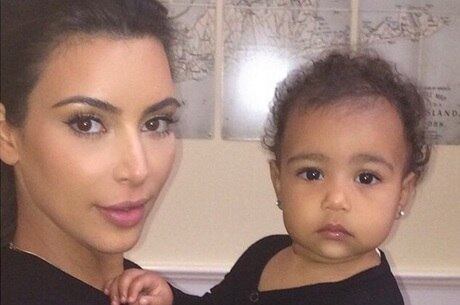 Kim Kardashian esquece North West na mira dos paparazzi