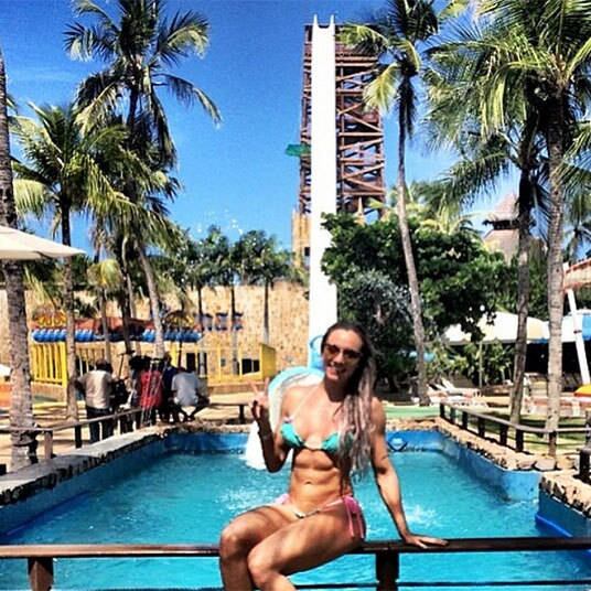 — Sei
lá, sou muito à moda antiga. Ia morrer de vergonha e não ia fazer nada. Ficaria
só esperando. Assim que ele veio, demonstrei que estava interessada

+ Juju Salimeni dá conselhos para os participantes do Me Leva Contigo e confessa: “Sou à moda antiga”

+ Ana Hickmann: “Quando você arranca um sorriso de uma mulher, você conquista”

+ Rodrigo Phavanello diz qual habilidade mostraria no show: “Ensinaria defesa pessoal”
