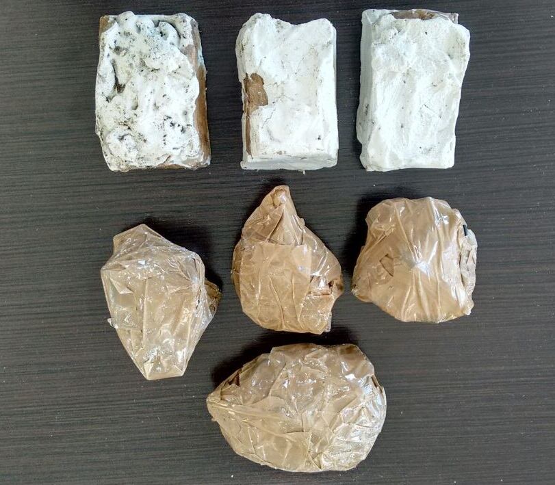 As drogas estavam escondidas dentro do gesso