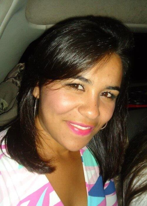 Inconformado com o fim do relacionamento, Victor Medeiros Borges, de 29 anos, esfaqueou e matou a ex-companheira Fernanda Grasielly de Almeida, dentro de uma loja em um movimentado shopping do Cruzeiro (DF), em março de 2013. Ele tentou fugir, mas foi preso ainda no centro de compras. Em maio, o Tribunal do Júri de Brasília o condenou a 18 anos de prisão a serem cumpridos em regime inicial fechado. Fernanda tinha um filho de quatro anos com o Victor. Após a morte de Fernanda a criança ficou com a avó materna. Leia mais sobre o caso