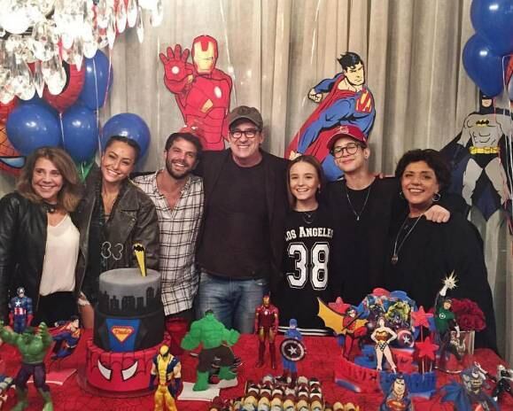 Duda Nagle resolveu comemorar o aniversário antecipadamente, já que só completa 33 anos no próximo dia 17. Com uma festa inspirada em diversos super heróis, o ator recebeu amigos, parentes e a namorada Sabrina Sato

Acesse o R7 Play e assista à programação da Record quando quiser
