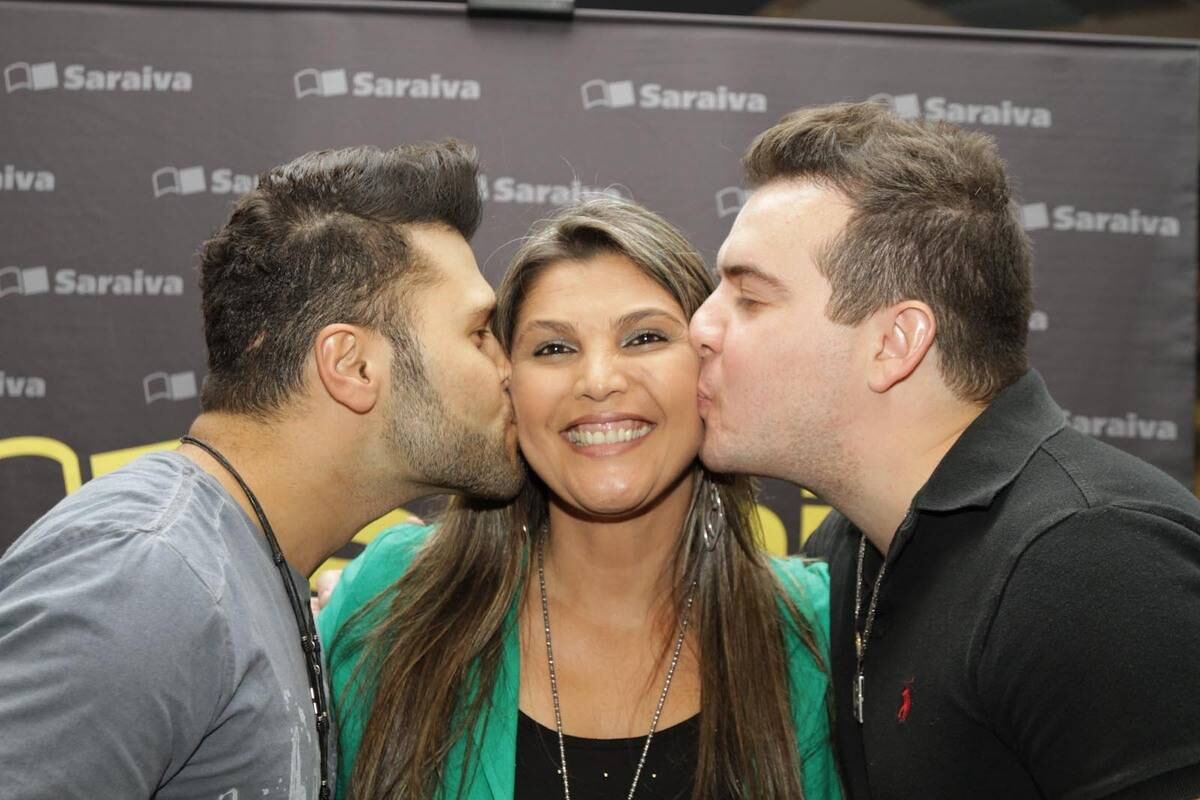 As meninas ganharam até beijinho da dupla