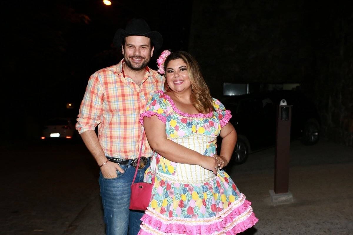 Fabiana Karla foi acompanhada do marido uruguaio Bruno Muniz