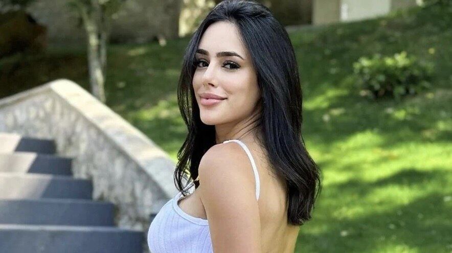 Grávida, Bruna Biancardi foi traída por Neymar com a influenciadora Fernanda Campos, na véspera do Dia dos Namorados deste ano. Bruna perdoou o craque, mas o assunto gerou um constrangimento (internacional) para Neymar. A traição fez com que outras mulheres exibissem prints de supostas investidas do jogador, entre elas a modelo internacional Celeste Bright. Como se não bastasse, nesta semana, o namorado de Biancardi foi flagrado ao lado de duas mulheres em uma festa. Nas redes sociais, a influenciadora desabafou e disse que está mais uma vez decepcionada 
