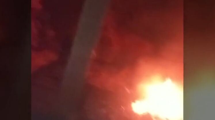 Dias depois, os criminosos retornaram e terminaram o serviço colocando fogo na casa toda. A vítima conta que só conseguiu salvar alguns pertences porque os retirou após o primeiro ataque