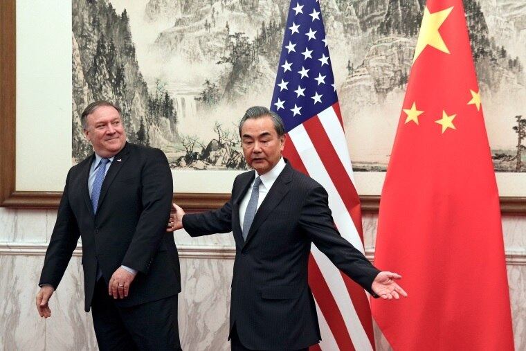 Wang Yi recebe secretário Mike Pompeo