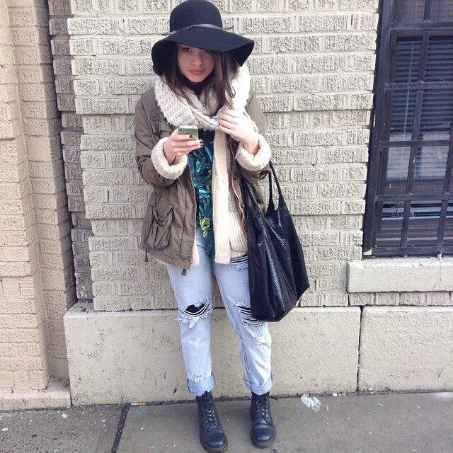 Ela diz que sempre fazia chapinha no cabelo porque queria se
adequar ao padrão de cabelo liso