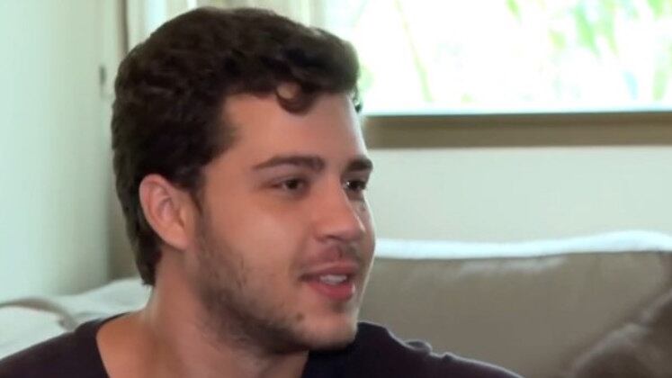 Na academia, os desmaios viraram rotina. O namorado, Leonardo Pitta, já se acostumou e sempre que está por perto sabe exatamente como ajudar sintomas passarem mais rápido. "Hoje, eu já conheço o protocolo inteiro. Lembro no início, eu fiquei desesperado, mas depois que o especialista explicou, já sei quais são os procedimentos. É só deixar ela respirar um pouco que ela melhora", contou.
