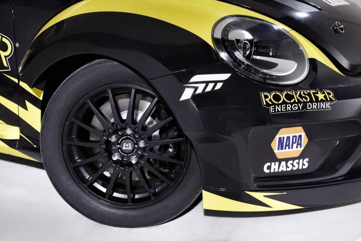 Para ter o máximo de desempenho em qualquer tipo de solo, o Beetle GRC ganhou rodas e pneus especiais

Saiba tudo sobre carros! Acesse R7.com/carros
E confira os melhores preços de novos e usados em r7.icarros.com.br