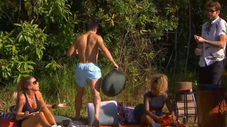 4 - Confusão 

E não parou por aí, Antonela e Claudinho também ficaram com os nervos à flor da pele e a discussão foi certa! 