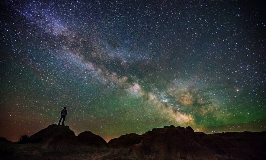 Você gosta de imagens noturnas? Então conheça o trabalho de Randy Halverson, que é de encher os olhos para quem gosta de fotografias bonitas