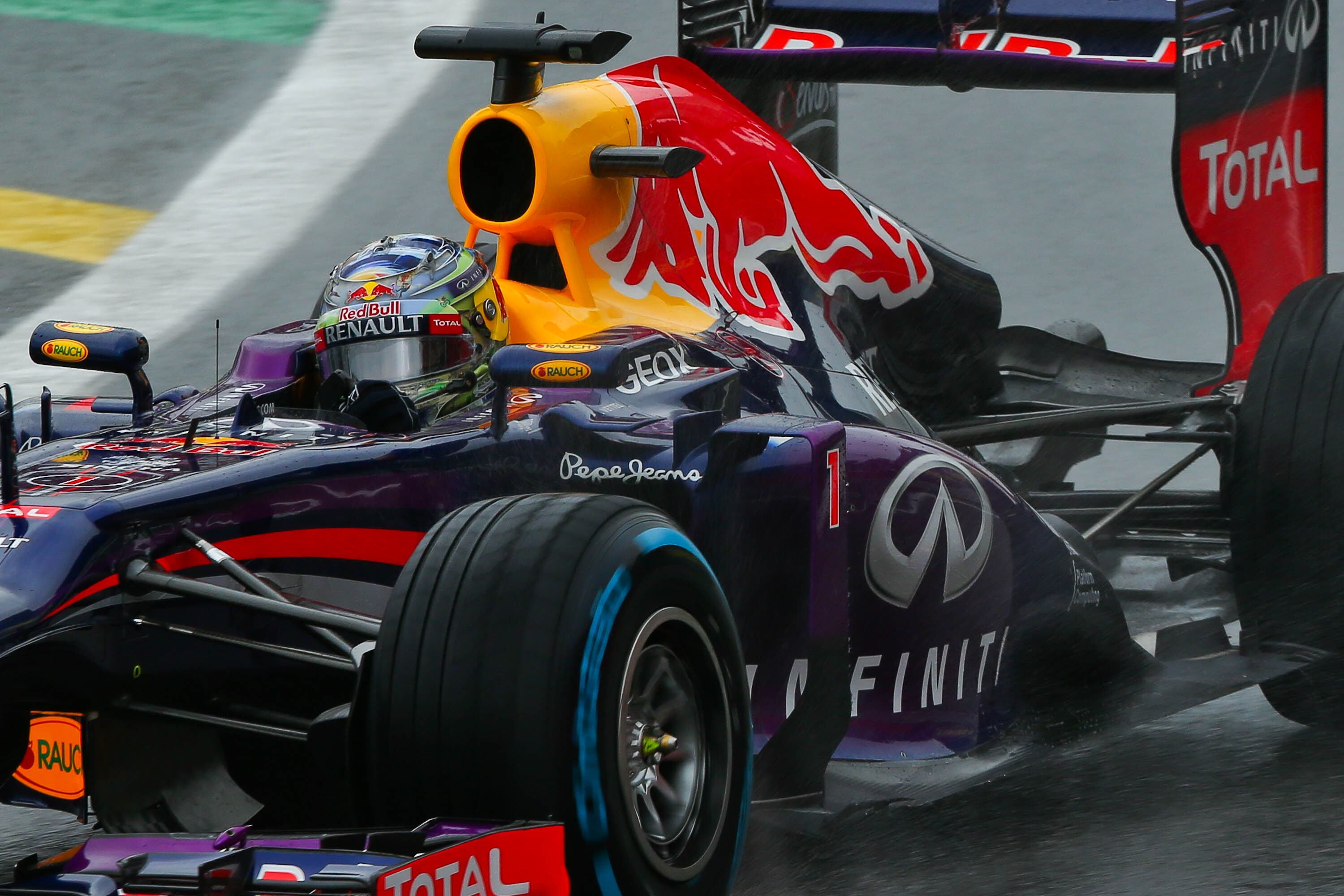 Nos últimos anos, a numeração dos carros da Fórmula 1 era definida com base no desempenho da equipe no Mundial anterior. Confira a numeração de todos os pilotos desta temporada: 
1. Sebastian Vettel (ALE/Red Bull) - 5 a partir de 2015; 3. Daniel Ricciardo (AUS/Red Bull); 6. Nico Rosberg (ALE/Mercedes) ;7. Kimi Raikkonen (FIN/Ferrari); 8. Romain Grosjean (FRA/Lotus); 11. Sergio Perez (MEX/Force India); 13. Pastor Maldonado (VEN/Lotus); 14. Fernando Alonso (ESP/Ferrari); 17. Jules Bianchi (FRA/Marussia); 19. FELIPE MASSA (BRA/Williams); 20. Kevin Magnussen (DIN/McLaren); 21. Esteban Gutierrez (MEX/Sauber); 22. Jenson Button (ING/McLaren); 25. Jean-Éric Vergne (FRA/Toro Rosso); 26. Daniil Kvyat (RUS/Toro Rosso); 27. Nico Hulkenberg (ALE/Force India); 44. Lewis Hamilton (ING/Mercedes); 77. Valtteri Bottas (FIN/Williams); 99. Adrian Sutil (ALE/Sauber)
