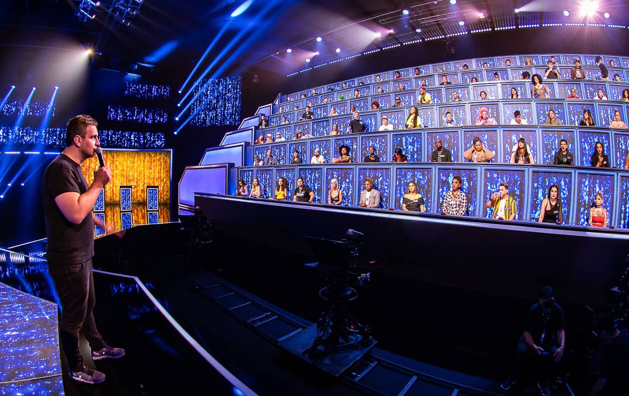 Marcelo Amiky dirigindo o painel de especialistas