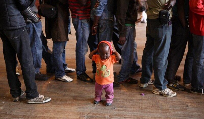 Durante um discurso no parlamento, na Cidade do Cabo, o presidente da África do Sul, Jacob Zuma, deu uma declaração:

— Nenhum nível de frustração ou de raiva pode justificar ataques contra os cidadãos estrangeiros e a destruição de suas lojas

